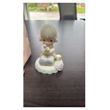 precious moments, 136212, “Girl with Blocks”, Age 2 figurine