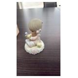 precious moments, 136212, “Girl with Blocks”, Age 2 figurine