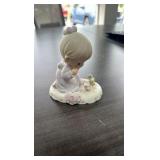precious moments, 136220, “Girl with Flowers”, Age 3 figurine