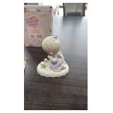 precious moments, growing in grace, 136220, “Girl with Flowers”, Age 3 figurine
