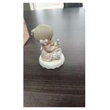 precious moments, 136212, “Girl with Blocks”, Age 2 figurine