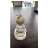 precious moments, 136220, “Girl with Flowers”, Age 3 figurine