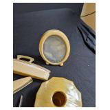 Vanity Grooming Set With Mirrors, Razors & Brush Cases