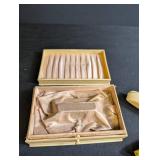 Vanity Grooming Set With Mirrors, Razors & Brush Cases