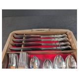 Oneida Lyon Stainless Flatware Set With Case