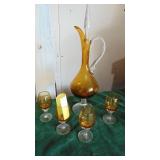 Amber Cruet Set, Stopper has a chip on top point.