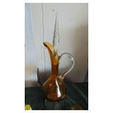 Amber Cruet Set, Stopper has a chip on top point.