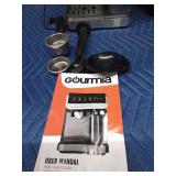Gourmia automatic expresso maker with accessories and a Keurig