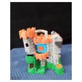 2005 Fisher Price Great Adventures fold & carry castle with hidden pathways inside and 2 turtle figurines
