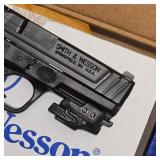 S&W SD40, 40SW, Crimson Trace Laser, 3 Mags