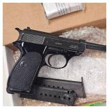 Walther P1, 9mm, 2 Mags in Case