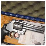 Smith & Wesson 617,K22,22LR, 4" Stainless in Case