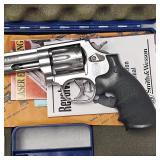 Smith & Wesson 617,K22,22LR, 4" Stainless in Case