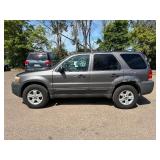 2005 FORD ESCAPE XLT *2 Owner | 4x4 | No Accidents Reported* (NO RESERVE)