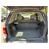 2005 FORD ESCAPE XLT *2 Owner | 4x4 | No Accidents Reported* (NO RESERVE)