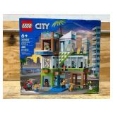 Lego City Apartment Building 60365 688pcs retired set Msrp $94.99