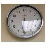 Wall clock by lacrosse technology