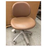 MSRP $1,200+ A-DEC 1601 DENTAL OPERATOR STOOL, ADJUSTABLE HEIGHT ERGONOMIC CLINIC CHAIR, VINYL UPHOLSTERY, 5-STAR MOBILE BASE, SMOOTH ROLLING CASTERS