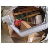 Box of misc assorted Beekeeping Gea...