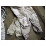 Beekeepers full-cover suit, Hooded ...