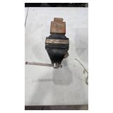 Black Metal Bench Vise