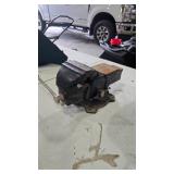 Black Metal Bench Vise
