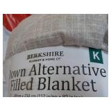 Berkshire Down Alternative Filled B...