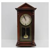Nice working Vintage ELGIN 31-Day Mantel Clock w/Pendulum & Key