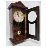 Nice working Vintage ELGIN 31-Day Mantel Clock w/Pendulum & Key