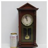 Nice working Vintage ELGIN 31-Day Mantel Clock w/Pendulum & Key