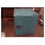 Vintage Style Frigidaire Mini Fridge