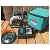 MAKITA XSS02 Cordless 18V 6 1/2" Circular Saw - Battery - Charger - Bag