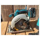 MAKITA XSS02 Cordless 18V 6 1/2" Circular Saw - Battery - Charger - Bag