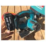 MAKITA XSS02 Cordless 18V 6 1/2" Circular Saw - Battery - Charger - Bag