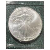 2002 AMERICAN SILVER EAGLE 1 TROY OZ .999 FINE SILVER IN CASE