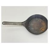 Set of 3 Antique Metal Cold Handle Cowboy Skillets/Frying Pans