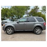 2010 FORD ESCAPE LIMITED *118k Miles* (NO RESERVE)