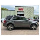 2010 FORD ESCAPE LIMITED *118k Miles* (NO RESERVE)