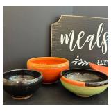 LRFE - Ceramic Kitchen Decor Mixed Lot - Hand-Painted Sign, Bowls, Tray & Mortar