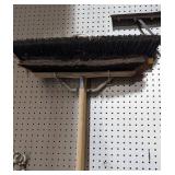 G - Shovels, Brooms & Long-Handle Tools Mixed Lot