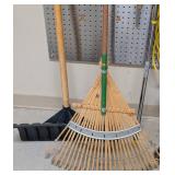 G - Shovels, Brooms & Long-Handle Tools Mixed Lot