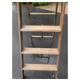 G - Wood Ladder 6 Ft