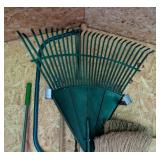 BY - Yard Tools & Rakes Mixed Lot