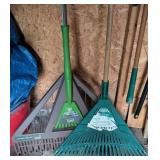 BY - Yard Tools & Rakes Mixed Lot