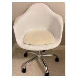 White Molded Plastic Rolling Chair & Five-Head Floor Lamp Mixed Lot