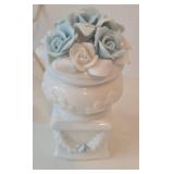 Decorative Porcelain Collectibles & Lighted Rose Lamp Mixed Lot