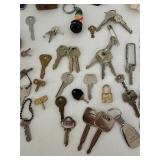 Mixed Lot: Assorted Keys, Keychains & Padlocks