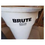 2 Heavy Duty Brute Industrial Garbage Cans