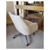 Highly Collectible Mid Modern Cushioned Conference Room Chair w/ Rollers