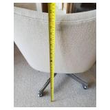 Highly Collectible Mid Modern Cushioned Conference Room Chair w/ Rollers